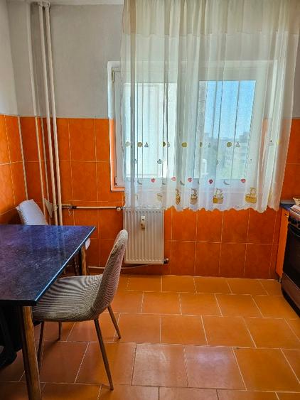 Închiriez apartament 2 camere , decomandat ,
