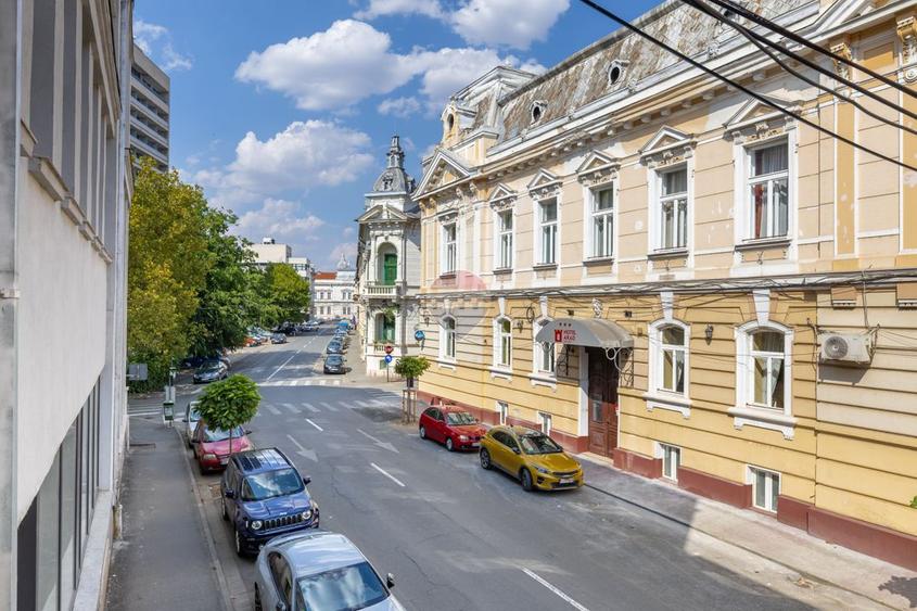 Apartament 4 camere + boxă, etaj 1, în zonă  Ultracentral