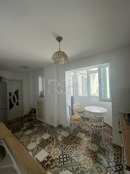 Apartament 3 camere Sala Palatului +pod , aporape de metrou