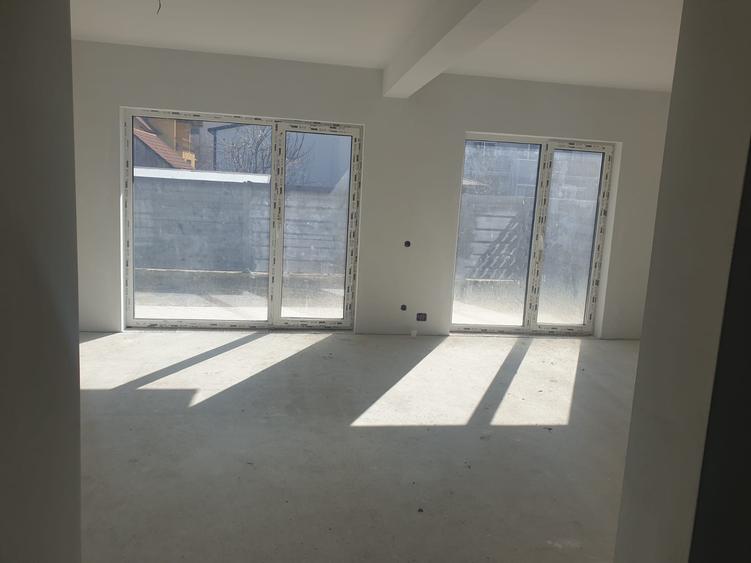 Duplex de vanzare de 130mp teren 216mp zona Floresti Crisan