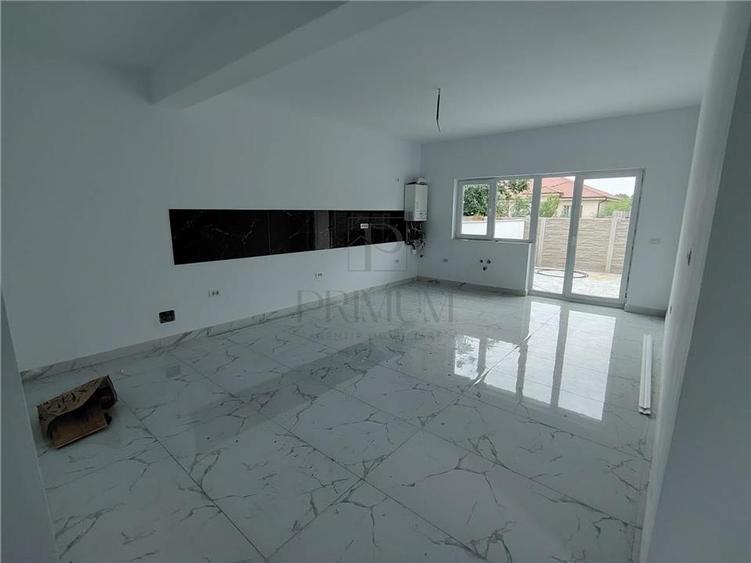 Duplex pe plan - canalizare - 4 camere