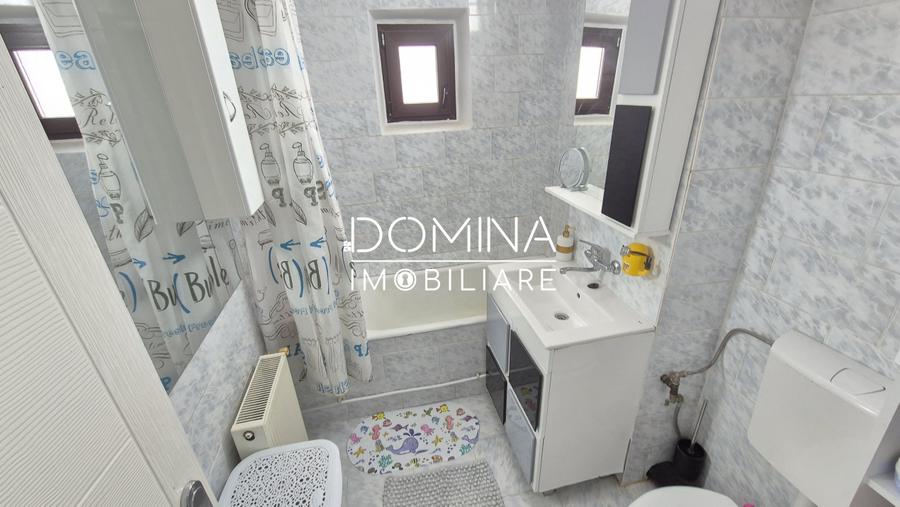 Vânzare apartament 3 camere, 75 mp, situat în Târgu Jiu, strada 23 August