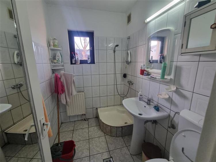 Casa de vanzare 4 camere (+4 semifinisate ),12 arii teren, Unirii, Mures