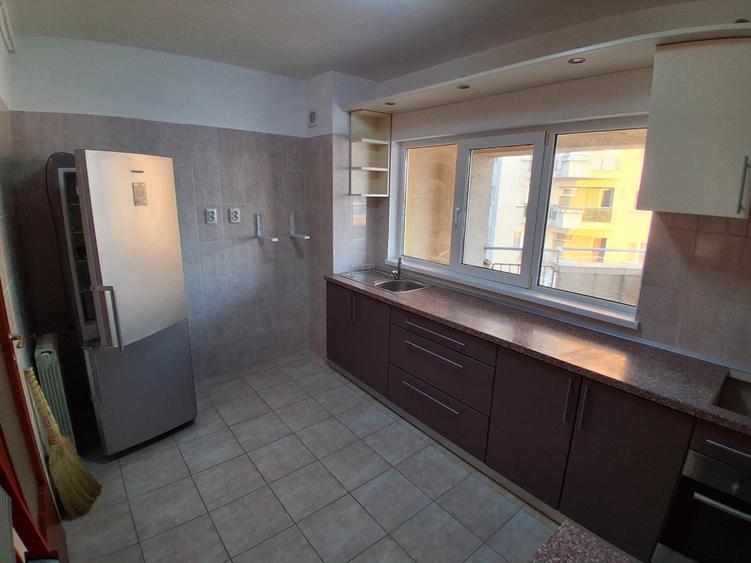 Apartament cu 2 camere decomandat Cartier Dream Village Cod 161046