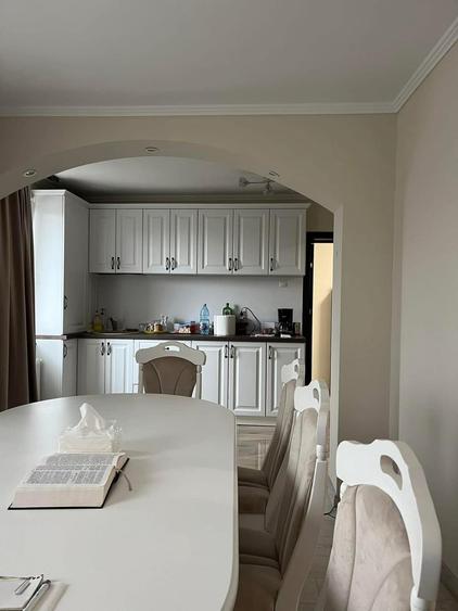 Casă cu 7 camere, D+P+E, garaj, Episcopia Bihor, Oradea.