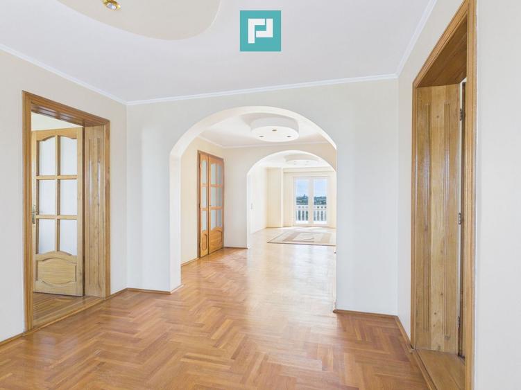 Vila 13 camere, Sanmartin