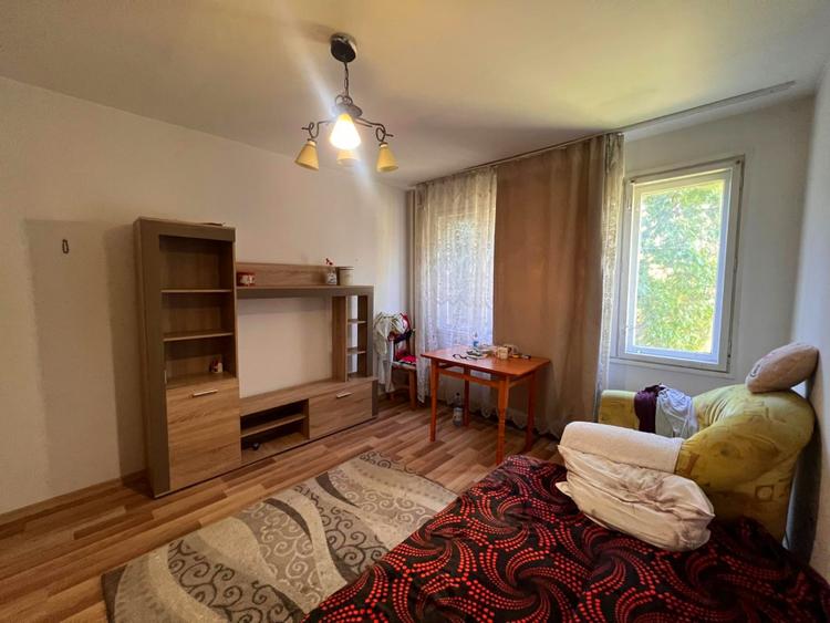 Apartament 4 camere-etaj 1-90 mp-Podu Ros-sens giratoriu