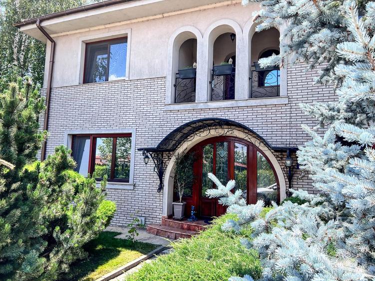 Особая вилла с садом площадью 1000 кв.м в жилом районе Куртя Домняска