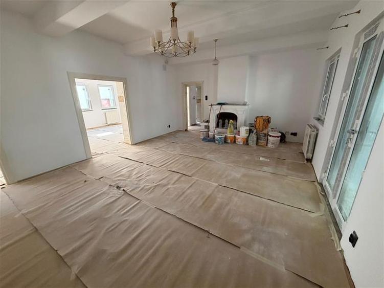 Vanzare casa Bucuresti noi, super deal, teren 1300 mp, renovata integral