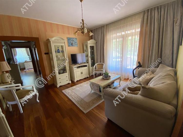 Casa cu 6 camere si 961 mp teren in zona Trei Stejari din Sibiu