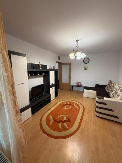 3 Camere Crangasi 2 Minute de Metrou