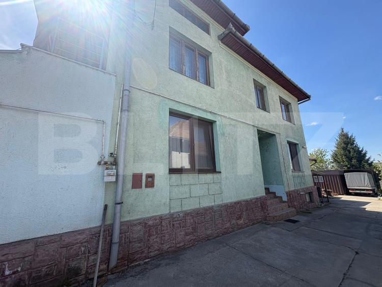 Casă individuală cu spațiu comercial, teren de 700 mp-Apahida