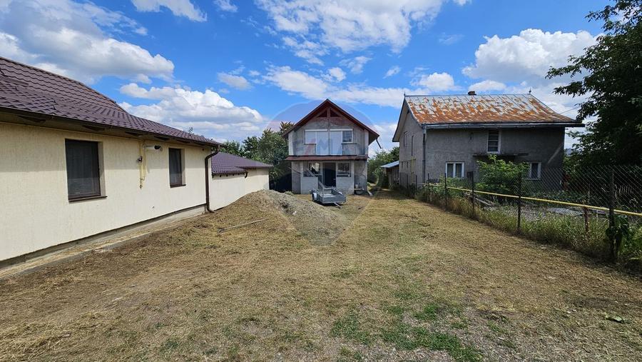 Casă / Vilă, teren 1700mp, în Lisaura-Ipotești, Suceava