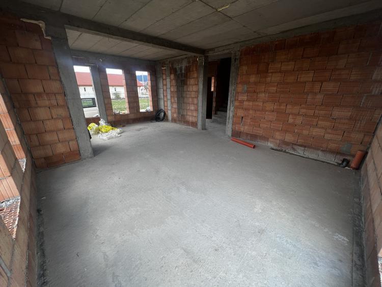 Casa individuala de 5 camere, 120 mp, 281 teren, semifinisat, zona Ioan rus