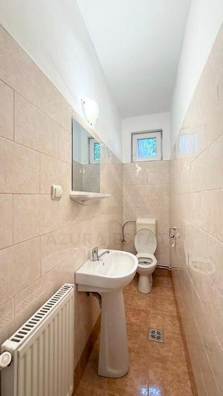 Spatiu comercial la curte 50 mp utili parter openspace zona Strand