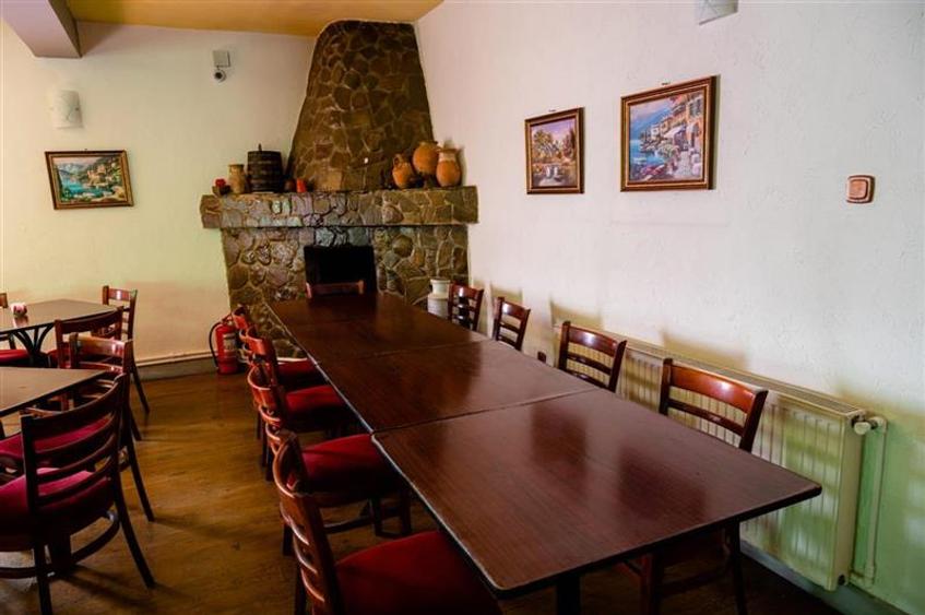 Complex turistic 18 camere, piscina si iaz, de vanzare, Rasnov - Glajarie, jud B