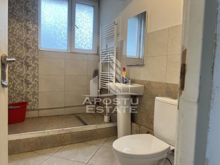 Apartament cu 3 camere, la demisol inalt , zona Steaua