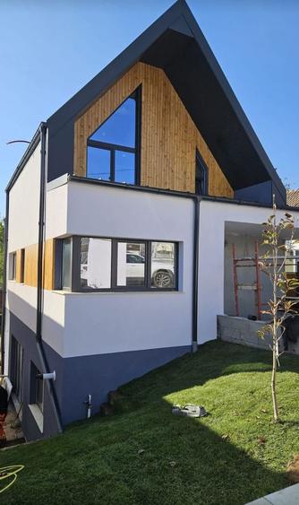 Casa cuplata, noua, intr-o zona de case- linistita,in Dambul Rotund