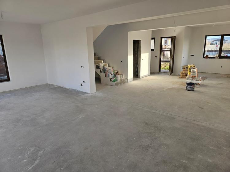 Casa individuală , 4 camere , 3 bai ,150 mp , teren 500 , Dezmir
