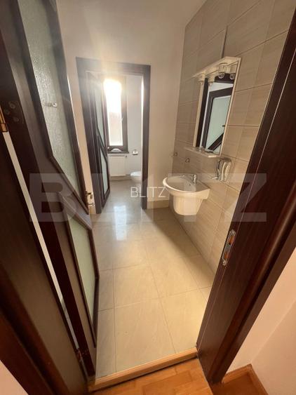 Clădire multifuncțională, de inchiriat, 600 mp, zona Micro 11 - 4