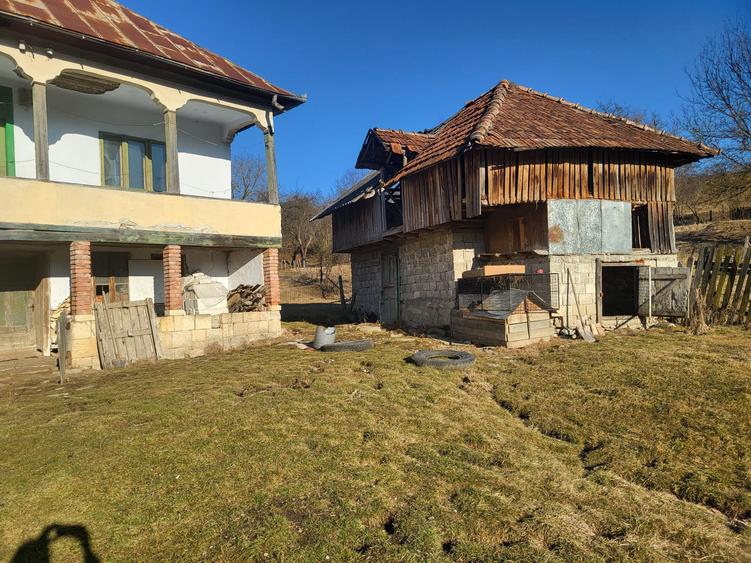 De vanzare casa taranesca cu 3 camere si teren