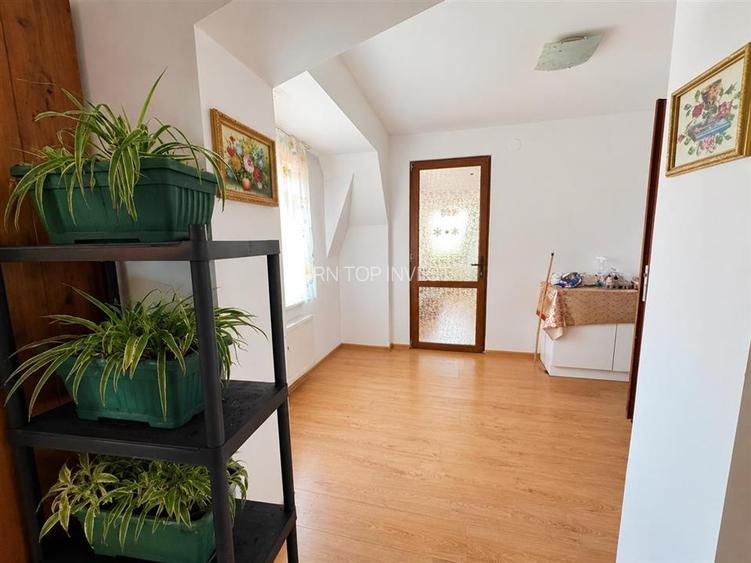 Casa individuala 5 camere 2 bai teren 545mp - Lupeni - 16