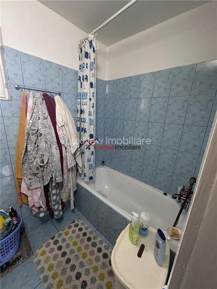 Casa indviduala cu 3 camere, living, bucatarie, 2 bai si mansarda in apropiere d - 12