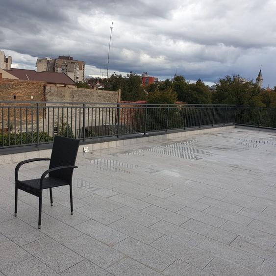 Spațiu de birouri de 95 mp + terasa 90 mp zona Centrala