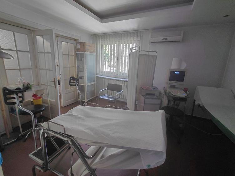 Piata Victoriei,3 camere ,etaj1/P+1,ideal birouri,cabinet medical sau rezidenta