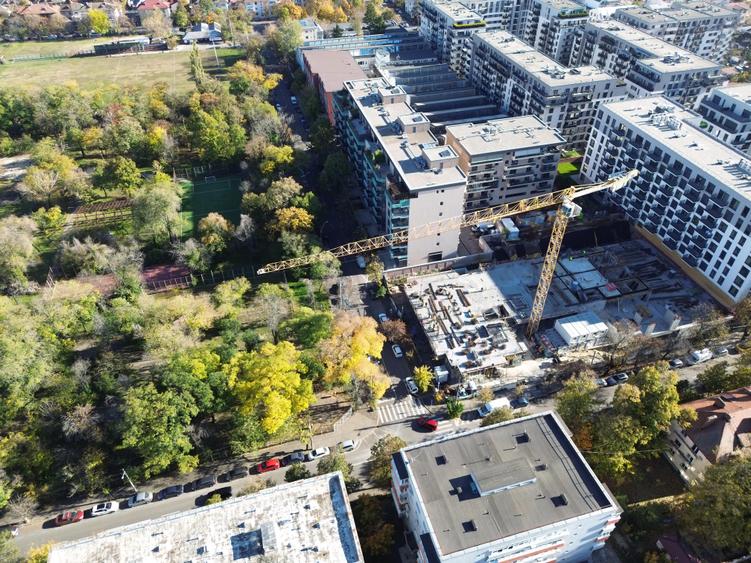 Vedere spre parc - apartament 4 camere de vânzare - zona Domenii