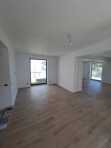 Proprietar inchiriez vila noua,teren 342 mp,prima inchiriere,P+1+pod,5 camere