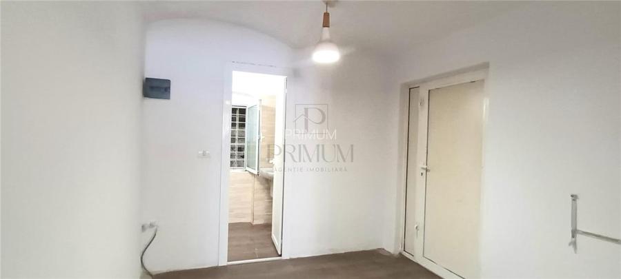 Spatiu comercial cu intrare din strada - Semicentral - 2