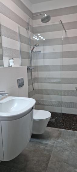 De inchiriat apartament 3 camere, cu 2 garaje,ultracentral, in Pitesti,moderm