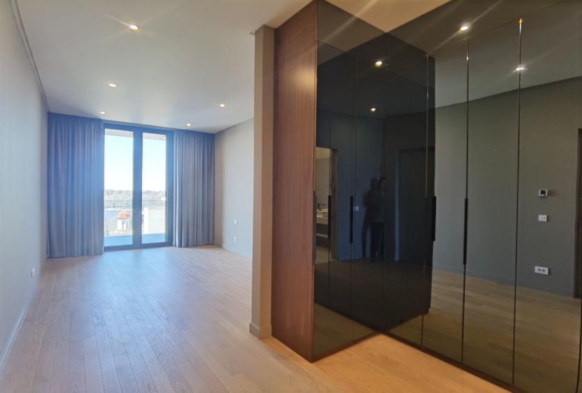 Apartament premium, vedere parc si lac, 2 garaje subterane