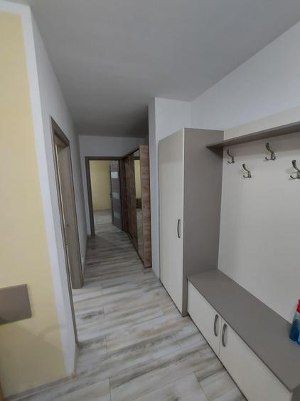 Apartament cu 3 camere,etaj intermediar,parcare subterana,zona Eroilor