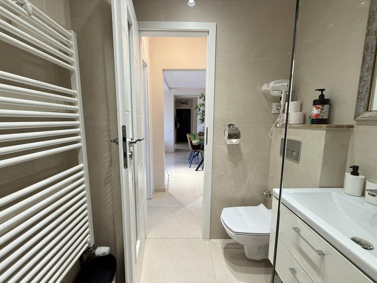 Unicat în Piața Romană! 2 camere, 53 mp, renovat integral cu designer
