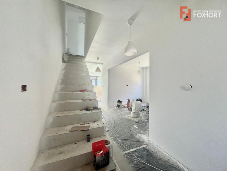 Duplex de vanzare cu 3 camere si 3 bai, Mosnita Noua