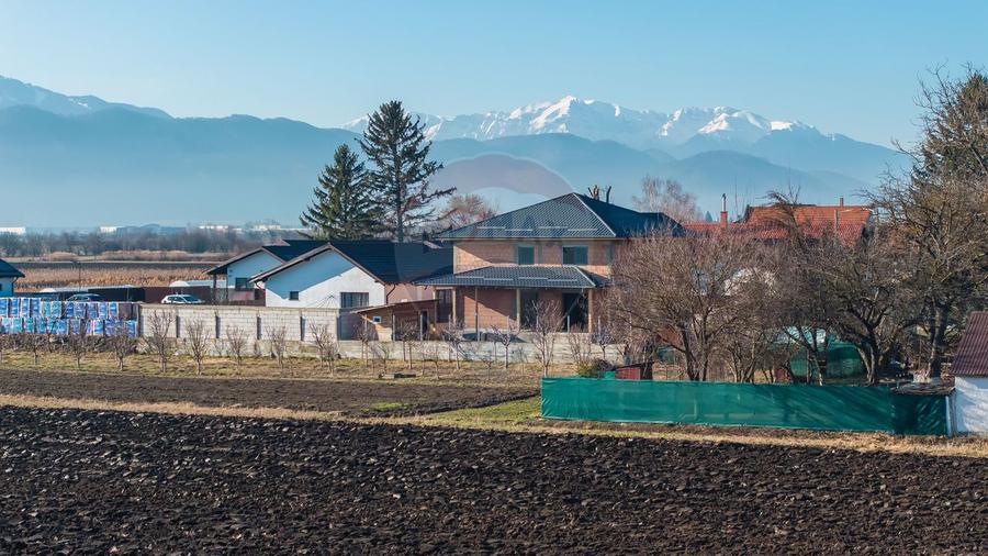 Teren intravilan 9.000 mp pentru dezvoltare rezidențială sau mixtă