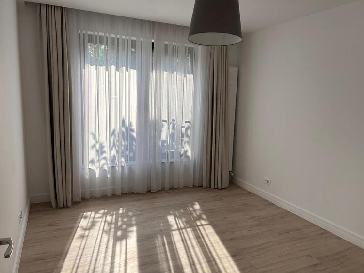 Oxford Gardens 7 bedrooms villa / no VAT