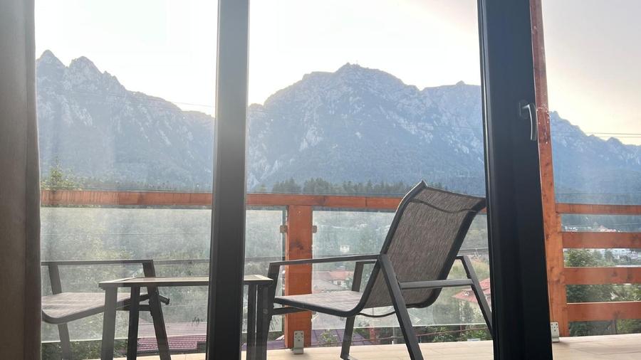 Priveliști uimitoare ale Munților Bucegi și relaxare în jacuzzi!