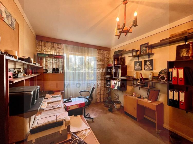 Apartament de 4 camere, 79mp, etaj intermediar, zona "La Terenuri"