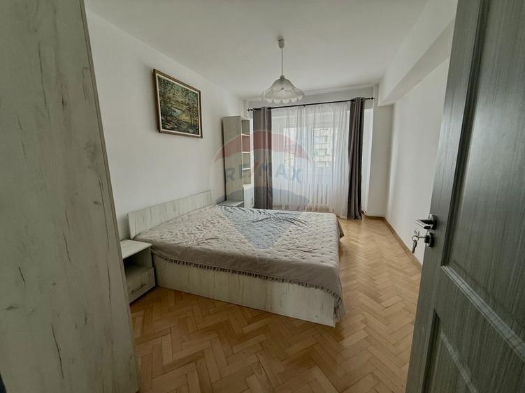 Apartament 3 camere de închiriat decomandat–central, Piața Cipariu