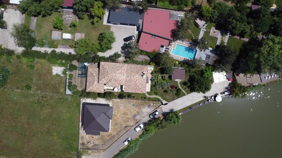 Imobil  de lux pe malul lacului cu ponton, complet mobilat si utilat - 12