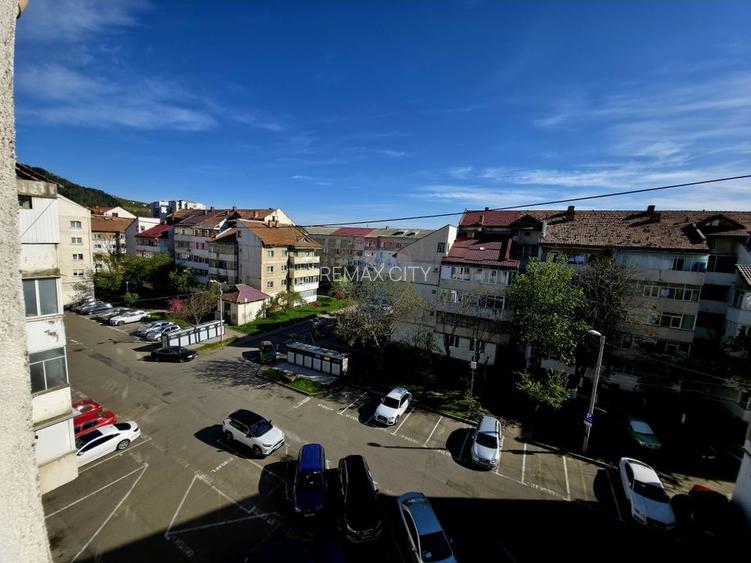 Apartament cu 2 camere de vânzare în zona 1 Mai - 21