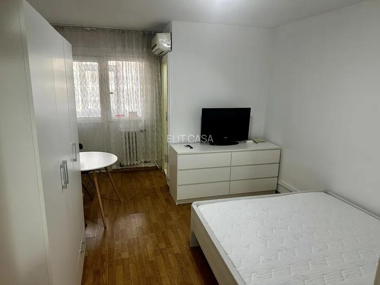 Garsoniera, etajul 1/4, zona Podu Ros-Gara Internationala - 2