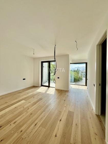 Vila noua finalizata, S+P+2, 6 camere,331mp, Pipera, parcare subterana 2 masini - 32