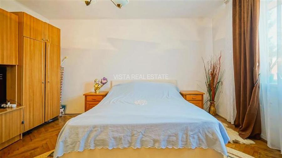 Casa spatioasa, ideala pentru 2 familii sau investitie. 2 corpuri de cladire, ga - 10