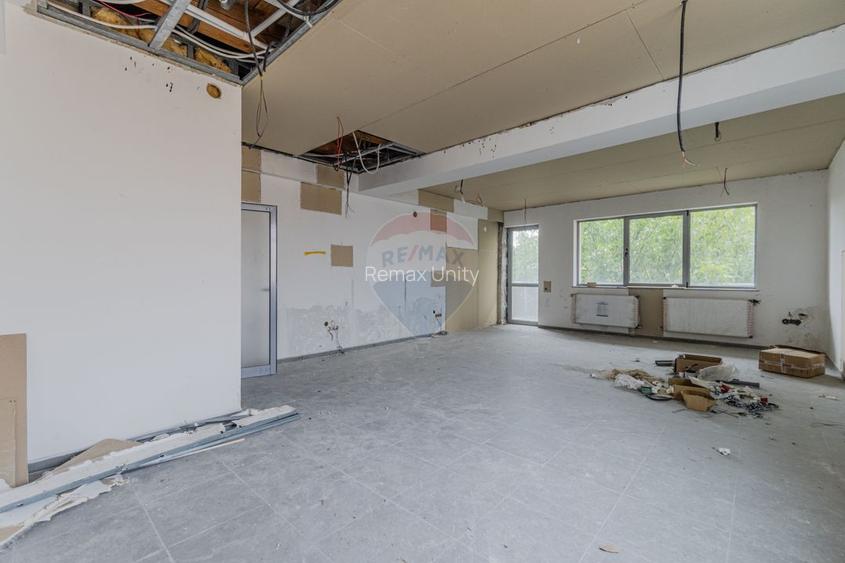 Cladire de 902 mp utili de vânzare, zona Grivitei - DN 13, COMISION 0 - 59