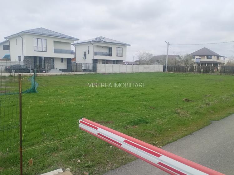Teren intravilan 891 mp. dubla deschidere // Drum asfaltat // Toate utilitatile - 5