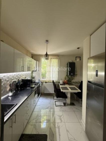 Brancoveanu - 3 camere , centrala proprie , loc parcare ADP - 4